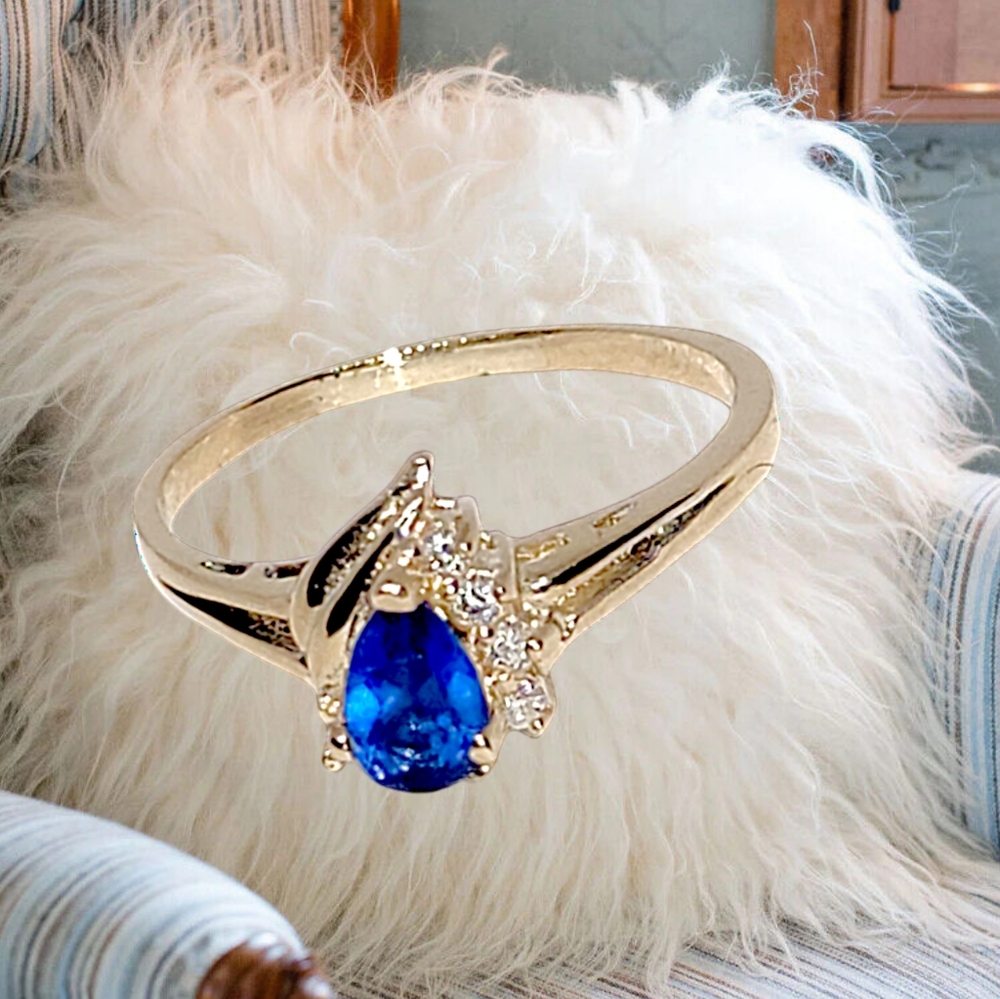 SOLID 14K Gold Ring with Blue Spinel. Size 8